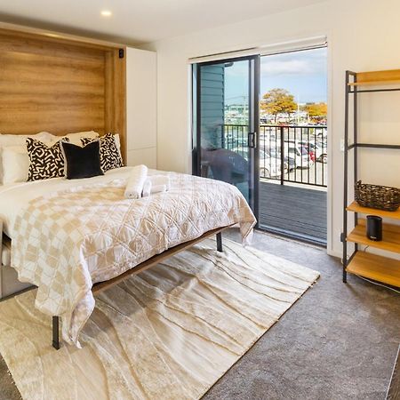 Prime Locale: Studio With Balcony Christchurch Kültér fotó